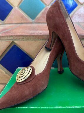 Sasha London Late 90s Rust Suede S 6.5 with gold metal swirl adornment - 3 inch